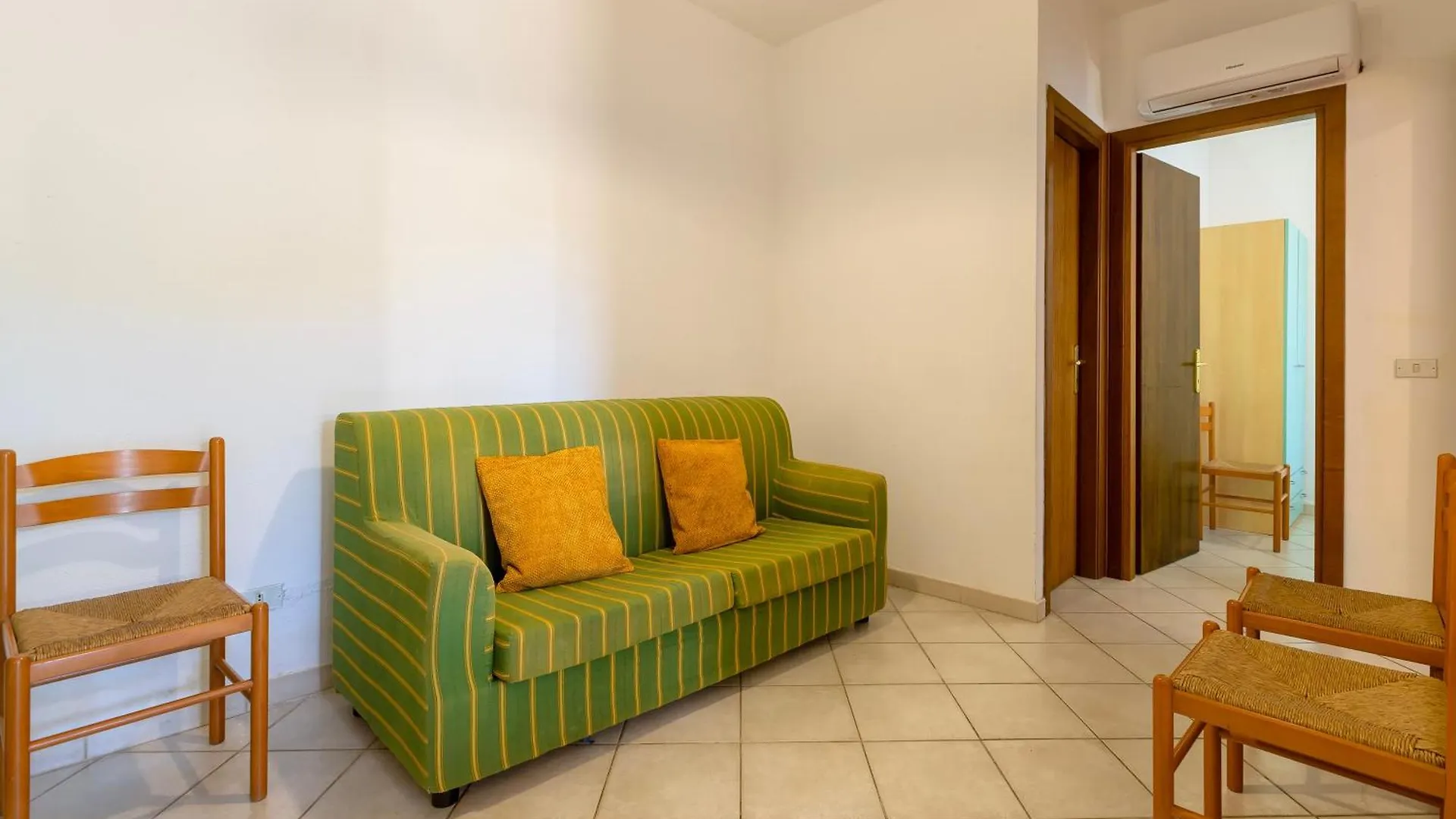 Casa Vacanze Nel Borgo Isola Rossa  Dom wakacyjny