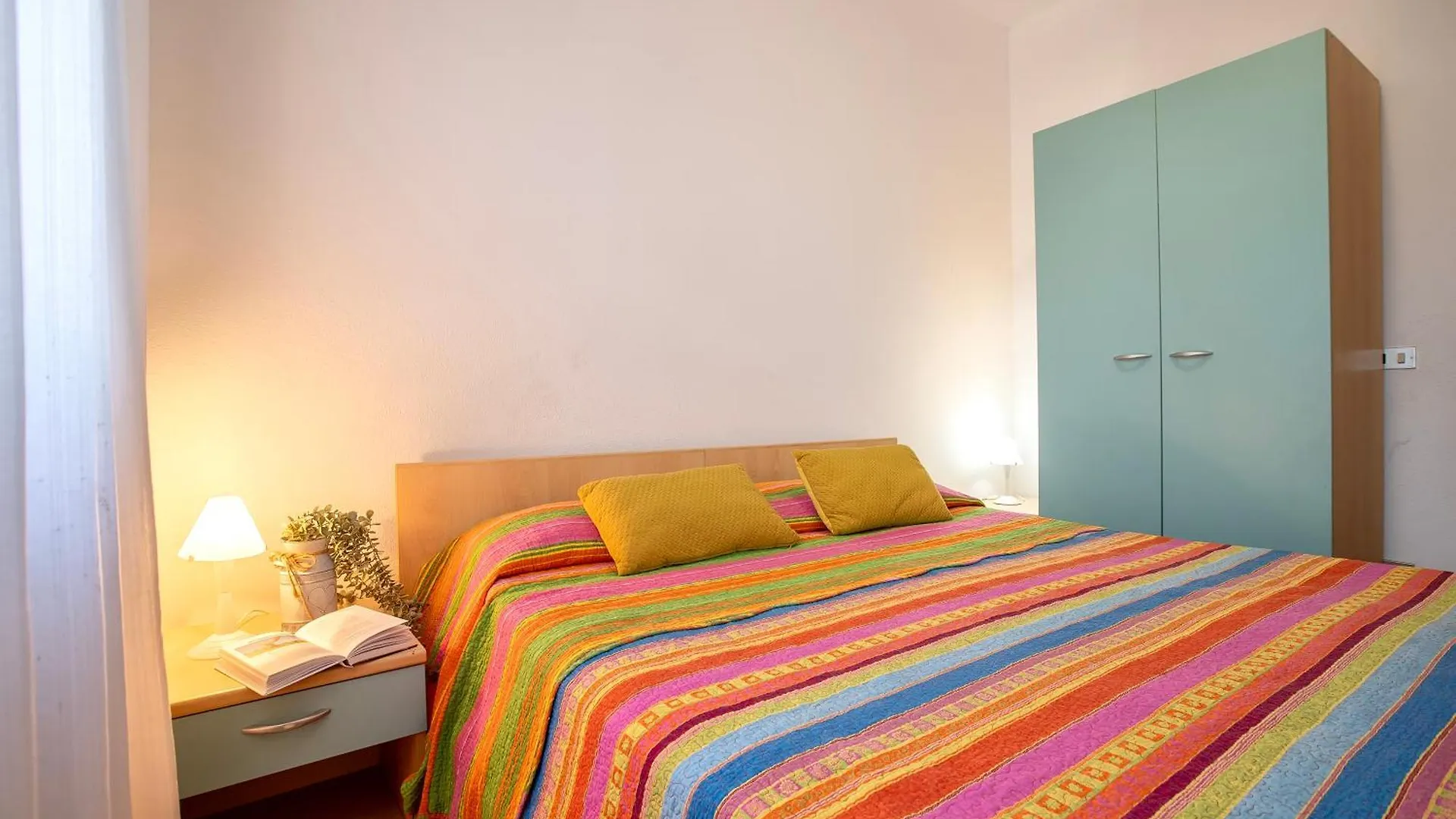 Vakantiehuis Casa Vacanze Nel Borgo Isola Rossa  Italië