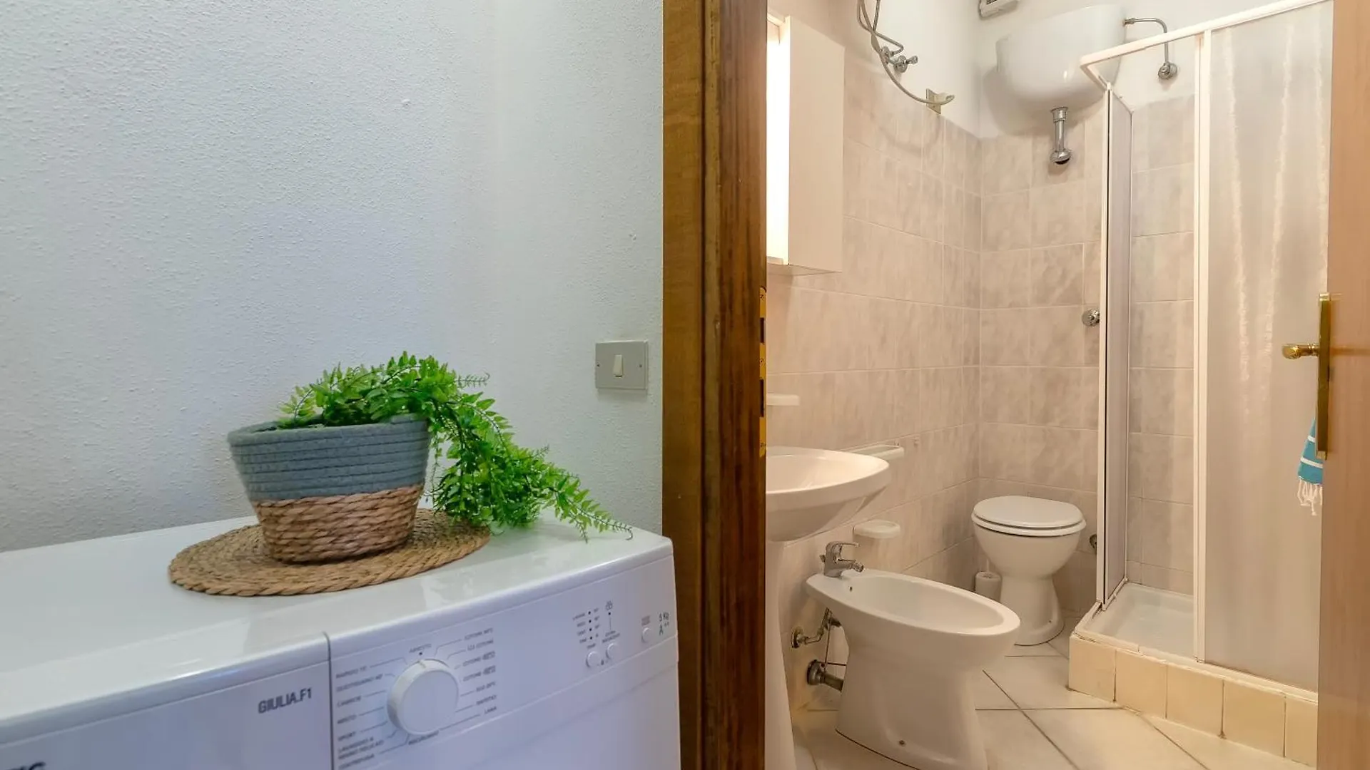 Casa Vacanze Nel Borgo Isola Rossa  0*, Isola Rossa (Sassari) Italië